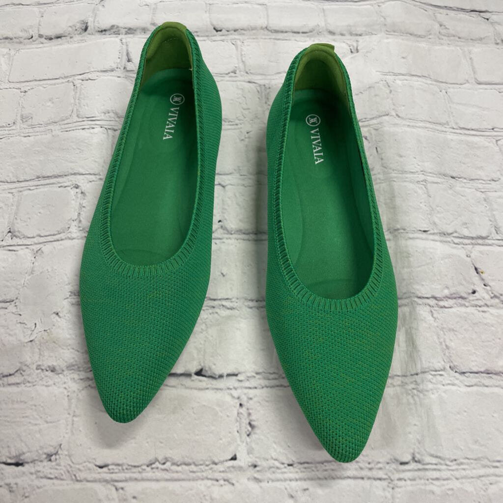 Green Pointed Textured Flats