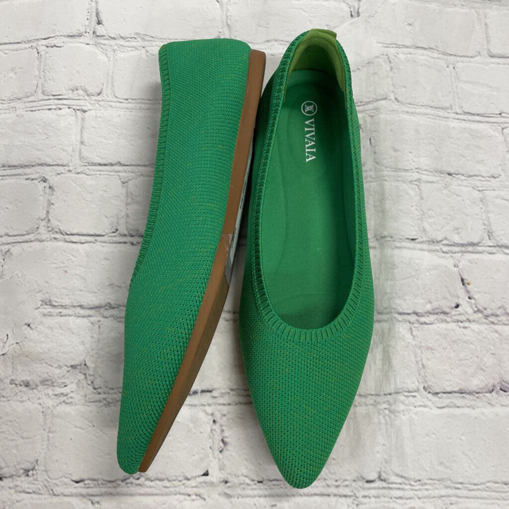 Green Pointed Textured Flats